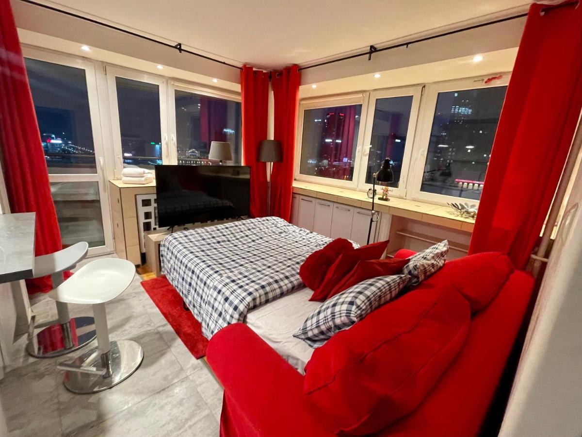 Metro Wifi 300mbs 65'tv Netflix Hbo Appletv+ Apartment