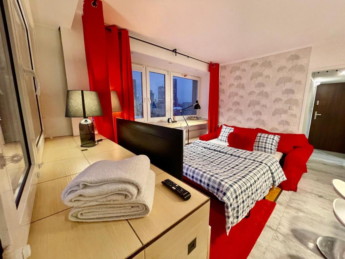 Metro Wifi 300mbs 65'tv Netflix Hbo Appletv+ Apartment Warsaw